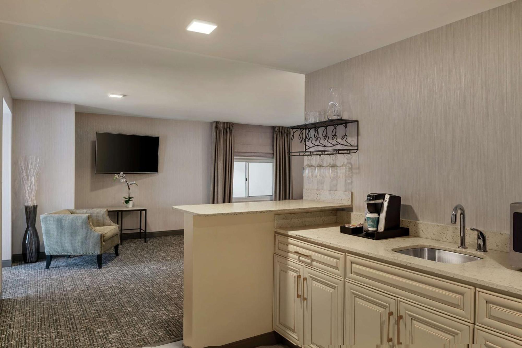 Hilton Garden Inn Springfield Exterior foto